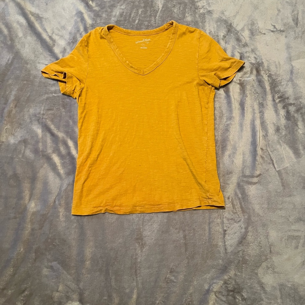 Universal Thread Yellow Fitted Short Sleeve T-Shirt